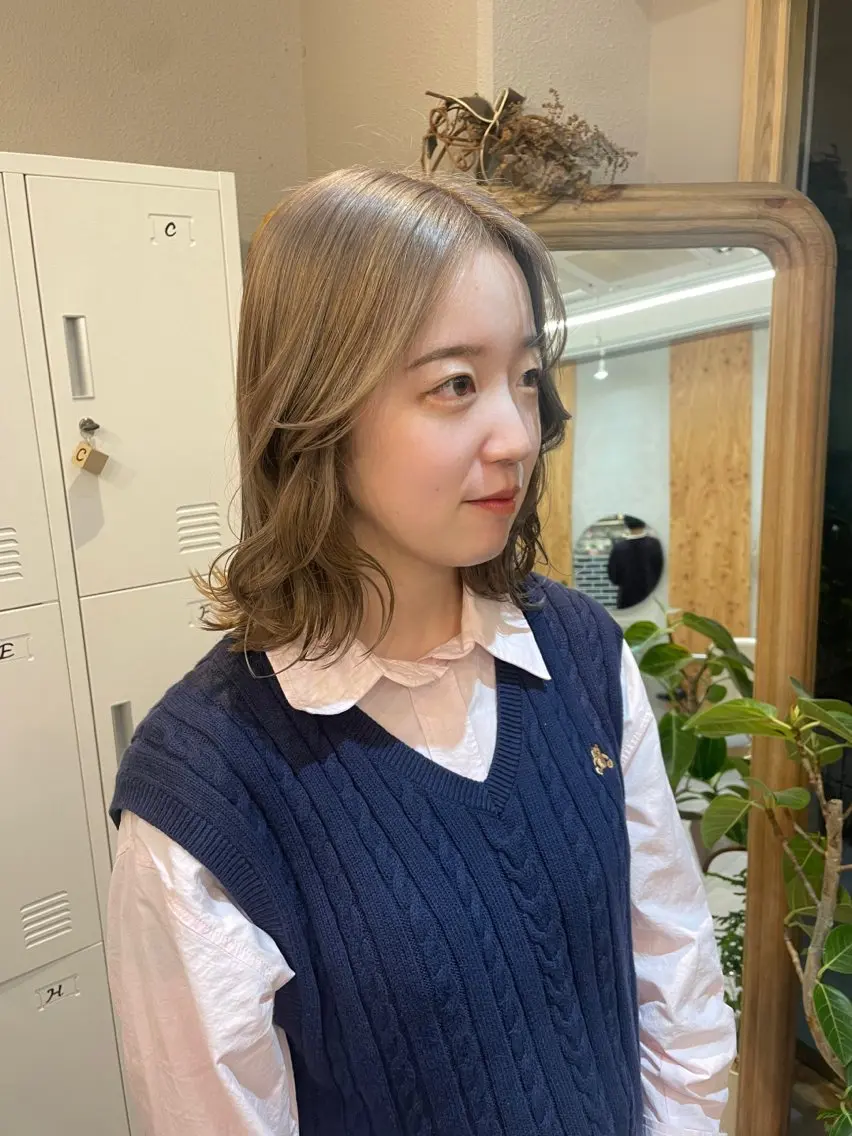 セミロング カラー ベージュカラー ブリーチ オリーブベージュ 縮毛矯正/ショート なーな🎀🤍のヘアスタイル