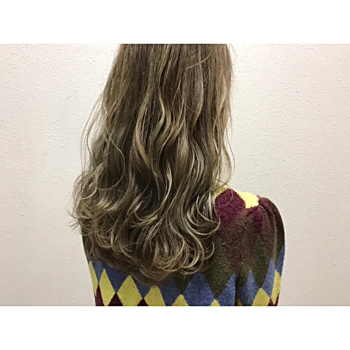 セミロング カラー アディクシーカラー ハイライトカラー ハイライト カット ヘアカラー トリートメント 荒木 拓也のヘアスタイル