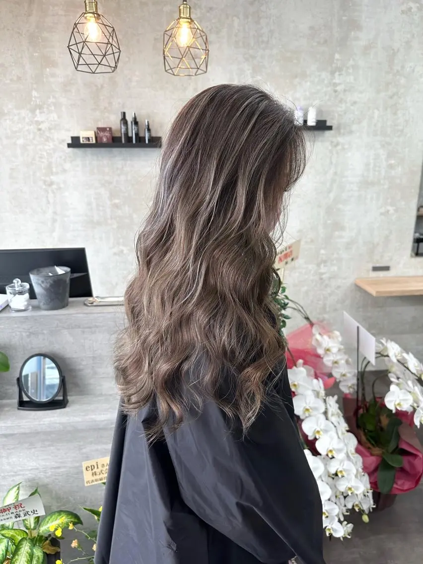 お洒落なデザインカラーに🌻カット+ハイライトカラー+oggiottoトリートメント¥19800の写真