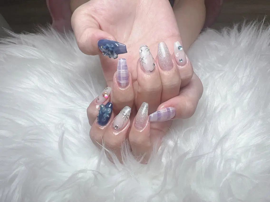 ネイル 水色 マグネットネイル ニュアンスネイル オフィスネイル ワンカラーネイル ハンドネイル Squen Nail shinjukuのネイルデザイン