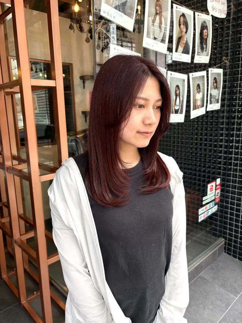 セミロング カラー レッドカラー 顔まわりレイヤー 顔周りカット レイヤーカット カット ヘアカラー トリートメント BeBe /スタイリストのヘアスタイル