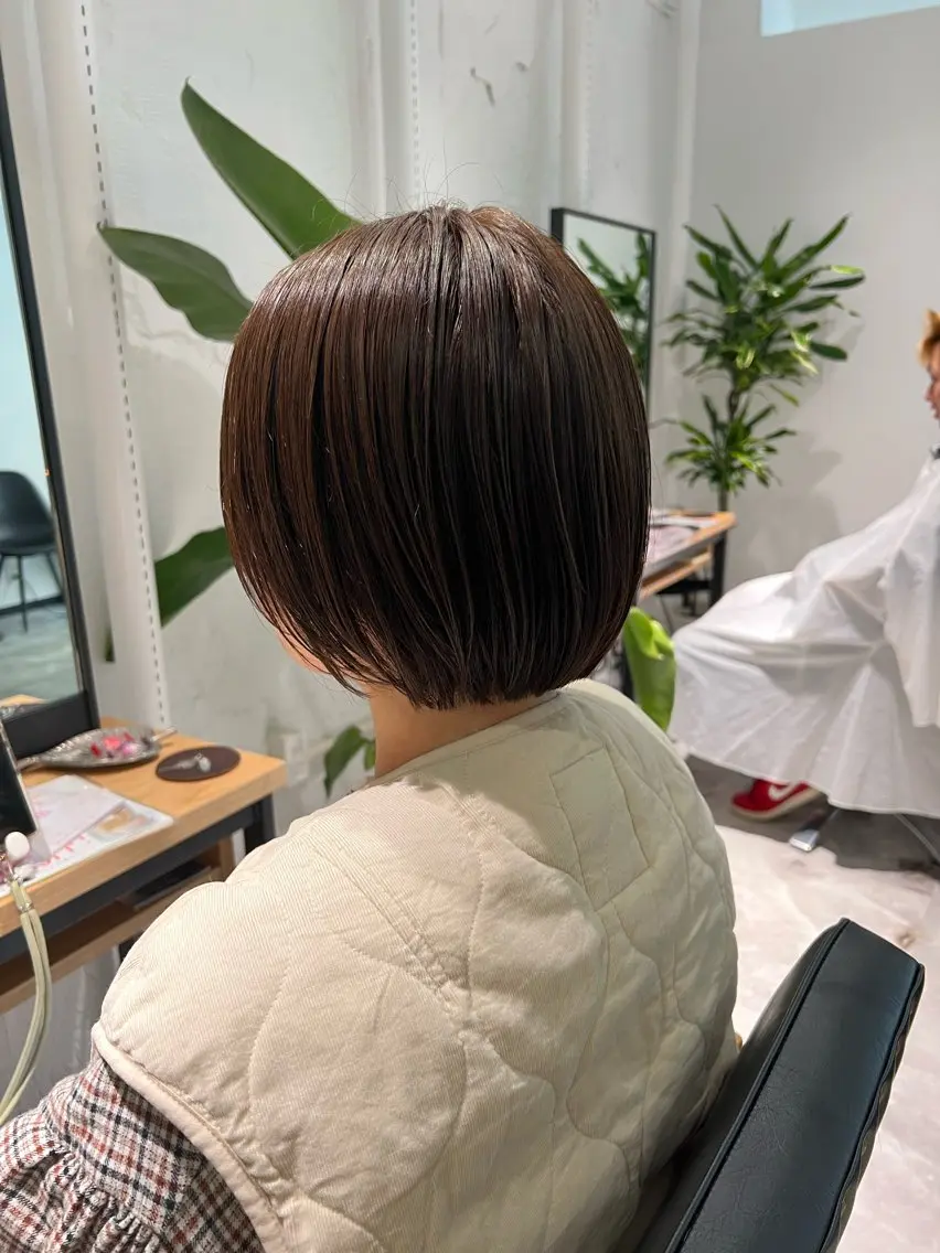 ショート カラー ヘアアレンジ ショートボブ ブラウンカラー くすみブラウン ボブ ショートヘア 「sumi」 AMIのヘアスタイル