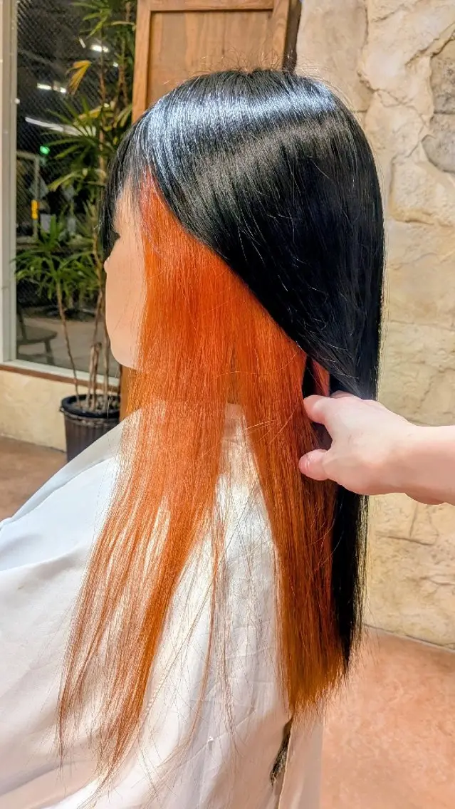 カラー ブリーチ インナーカラー オレンジ 梅原 瑞雪のヘアスタイル