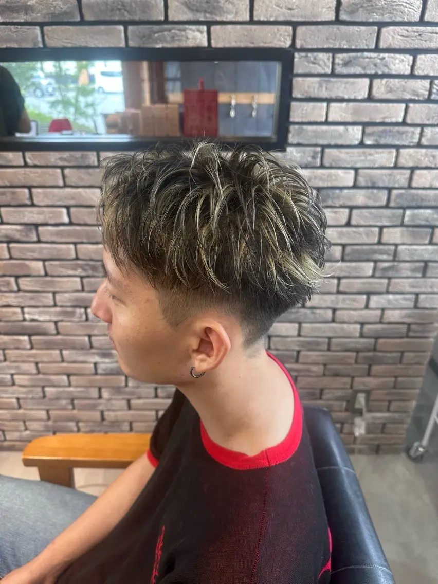 メンズ アップバング メンズハイライト カット ヘアカラー 見城 也仁のヘアスタイル