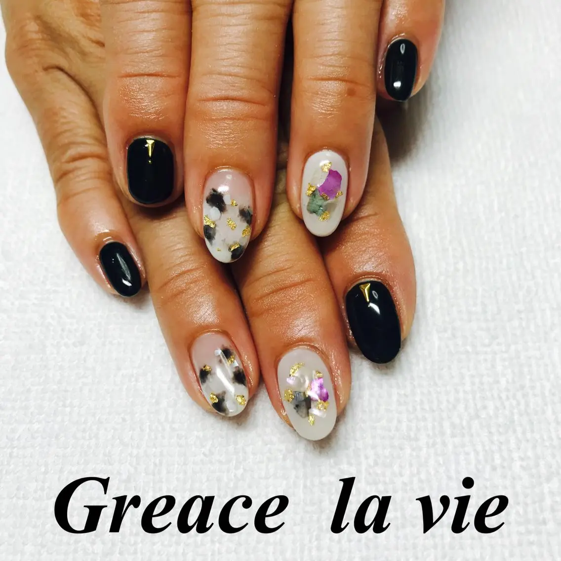 セミロング カラー パーマ ヘアアレンジ キッズ ネイル マツエク・マツパ べっ甲ネイル ホワイト Greace  la vieのネイルデザイン