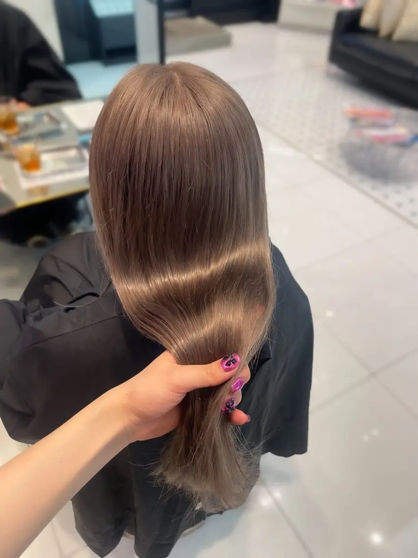 ロング カラー ベージュカラー ミルクティーベージュ 【韓国❤️海外ヘア】 AYAKAのヘアスタイル