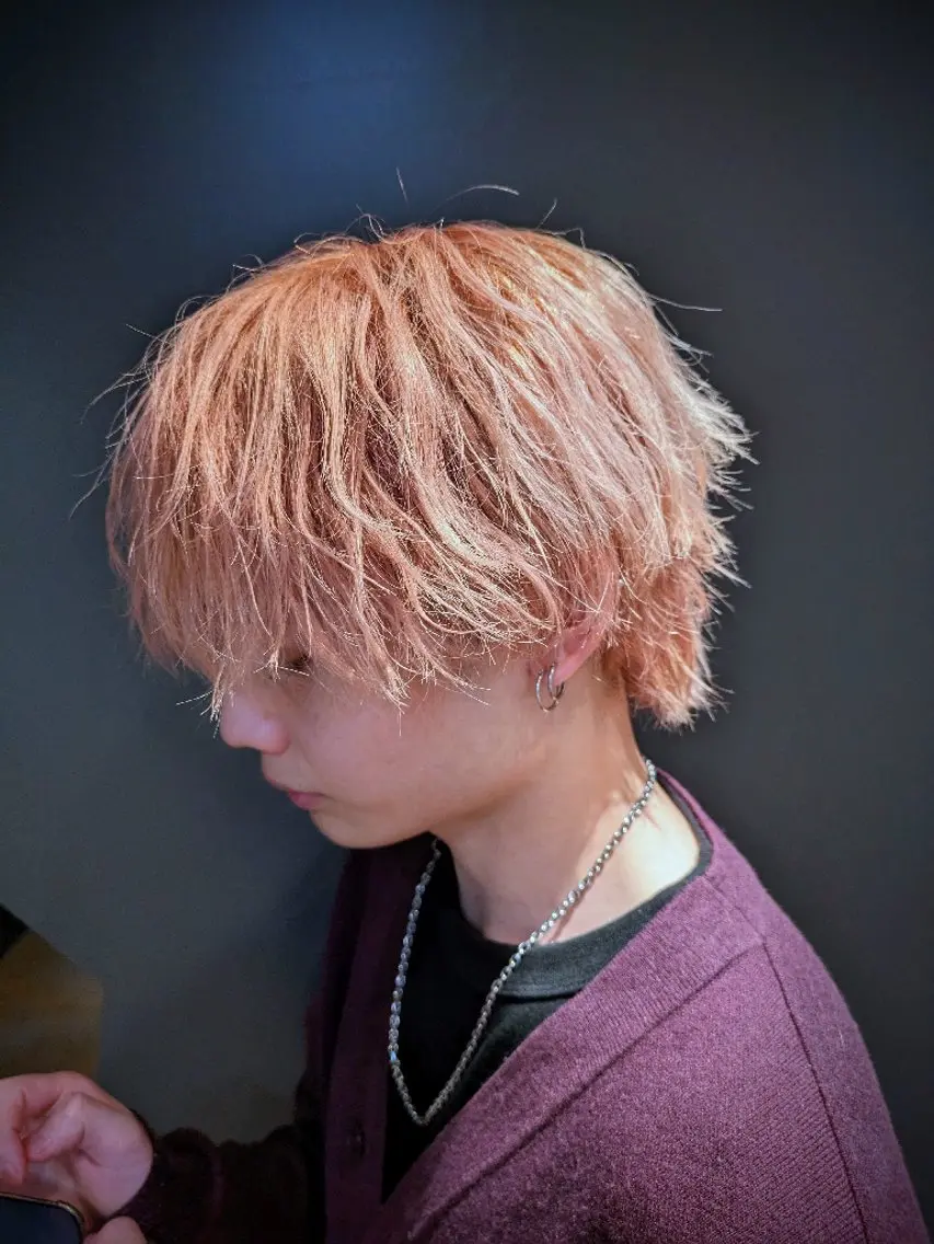 カラー メンズ メンズウルフカット ベージュカラー ピンクカラー ピンクベージュ ウルフカット こだっく /メンズカットのヘアスタイル