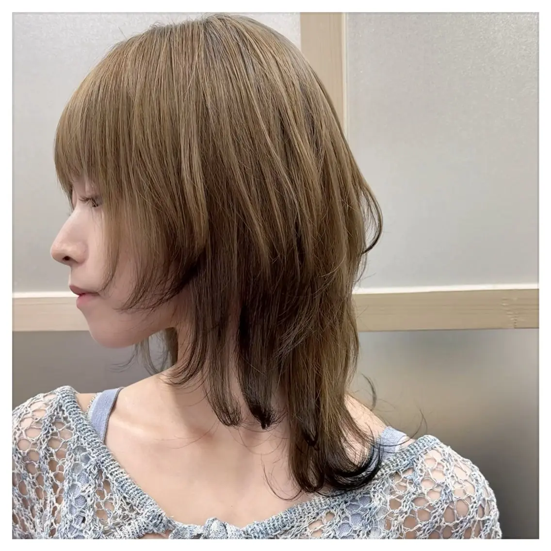 ミディアム カラー ウルフカット カット ヘアカラー トリートメント ショート・ハイトーン ズーキーのヘアスタイル