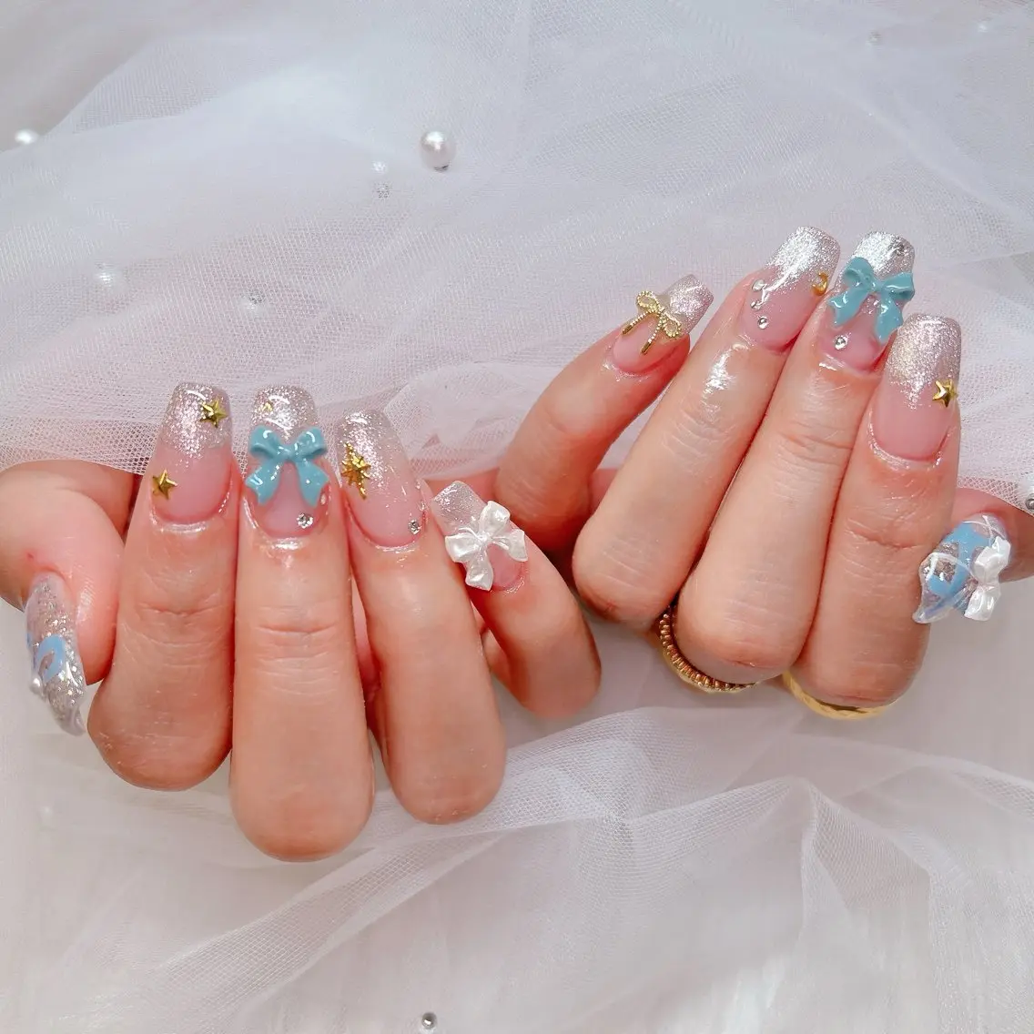 ネイル キラキラネイル ネイルチップ ハンドネイル ラクロレ ハナ︎🌼のネイルデザイン
