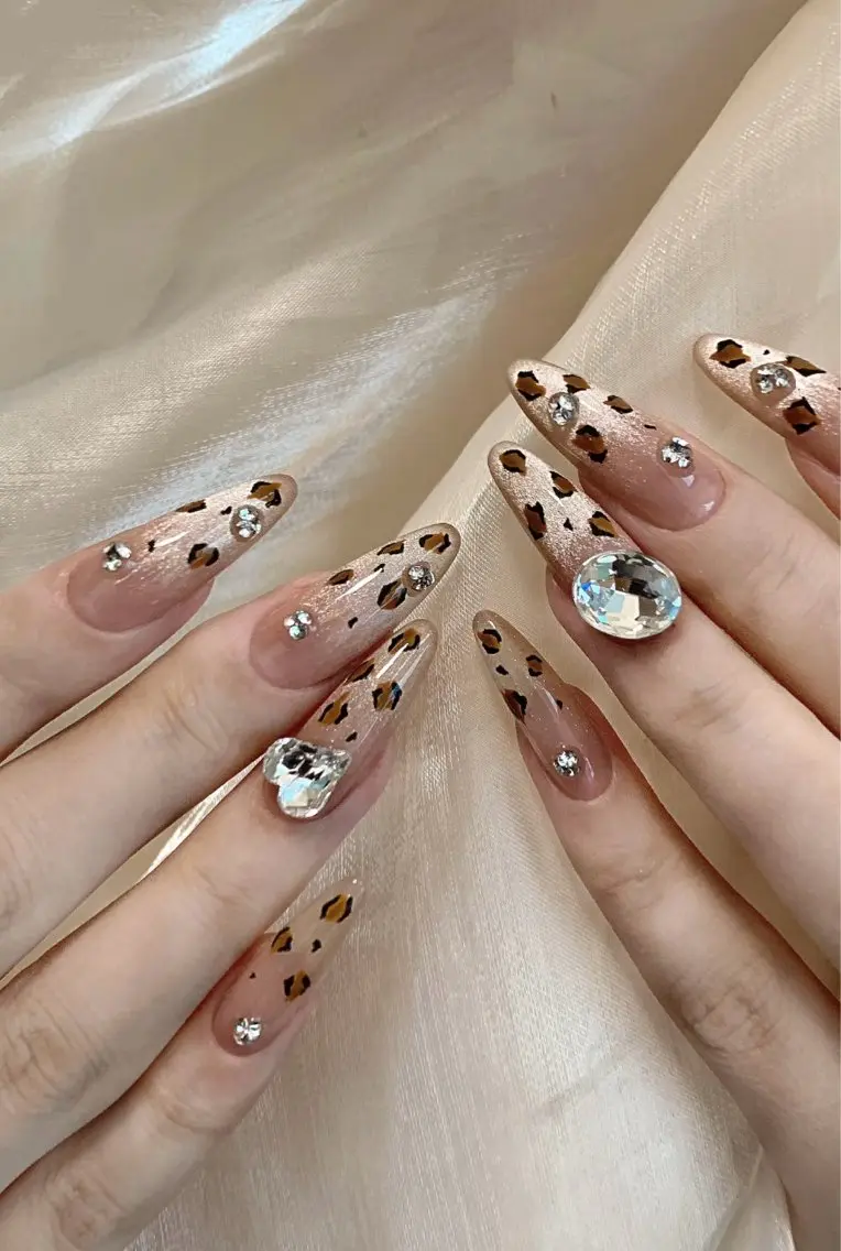 (最新チップの長さだし)華やかコース(両手アート8本)の写真