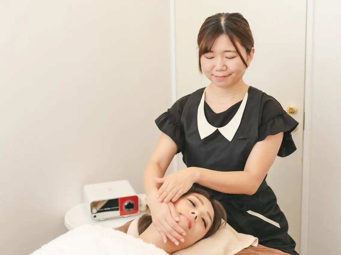 スペシャルコース（ハンドセラピス全身、お顔➕ドライヘッドスパ）の写真