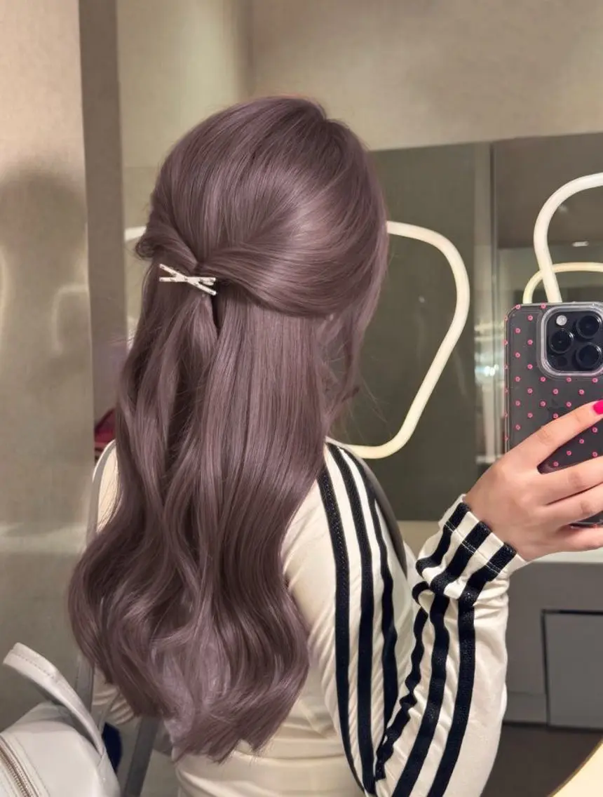 ロング ラベンダーベージュ ピンクラベンダー ヘアカラー トリートメント 淡色ラベンダー♡ ニーナ🎀🦙のヘアスタイル