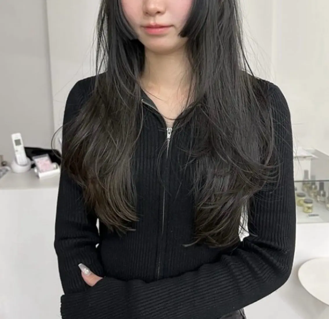 ロング レイヤーカット サキ🤍ハイトーン 🪩レイヤーカットのヘアスタイル