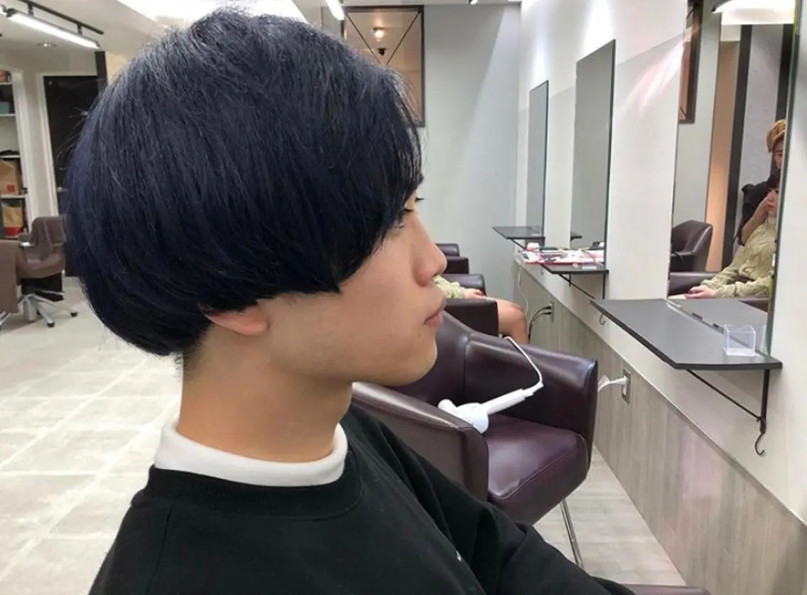 ショート カラー メンズ メンズブリーチ マッシュ ブリーチ ブルーカラー ネイビーカラー jill by gisel＿のヘアスタイル