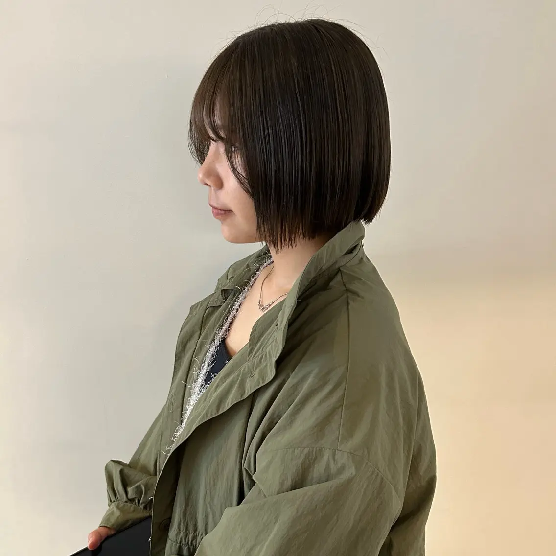 ショート ボブ 顔まわりレイヤー 顔周りカット レイヤーカット nonoka オリーブ/レイヤーのヘアスタイル