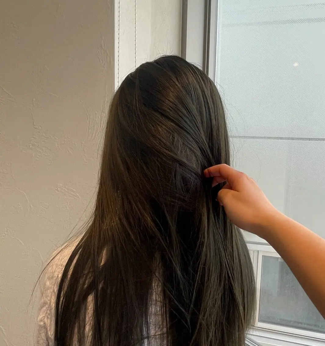 ロング カラー ヘアカラー tiel 小山莉々のヘアスタイル