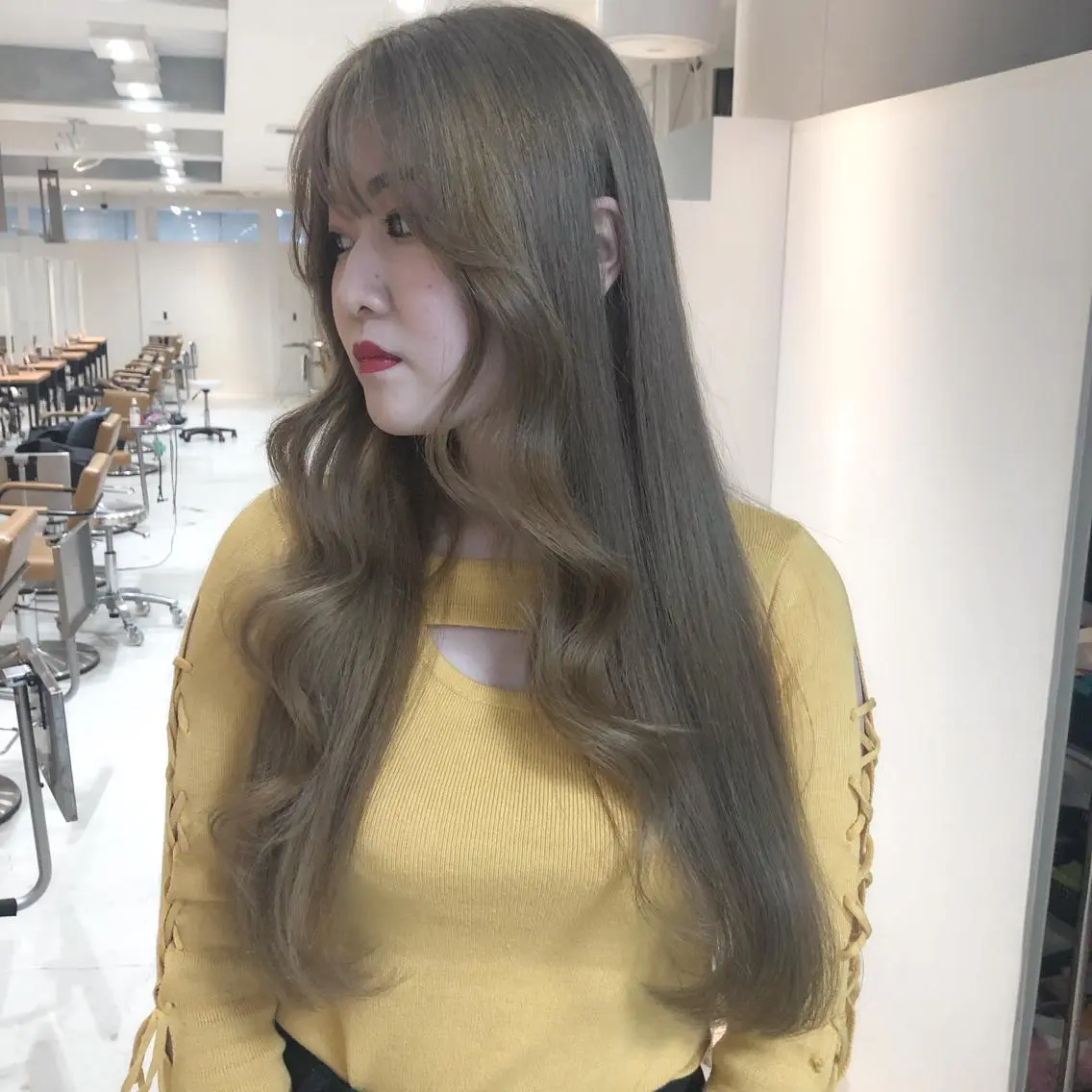 ロング カラー ブロンド ORIKA 美容室のヘアスタイル