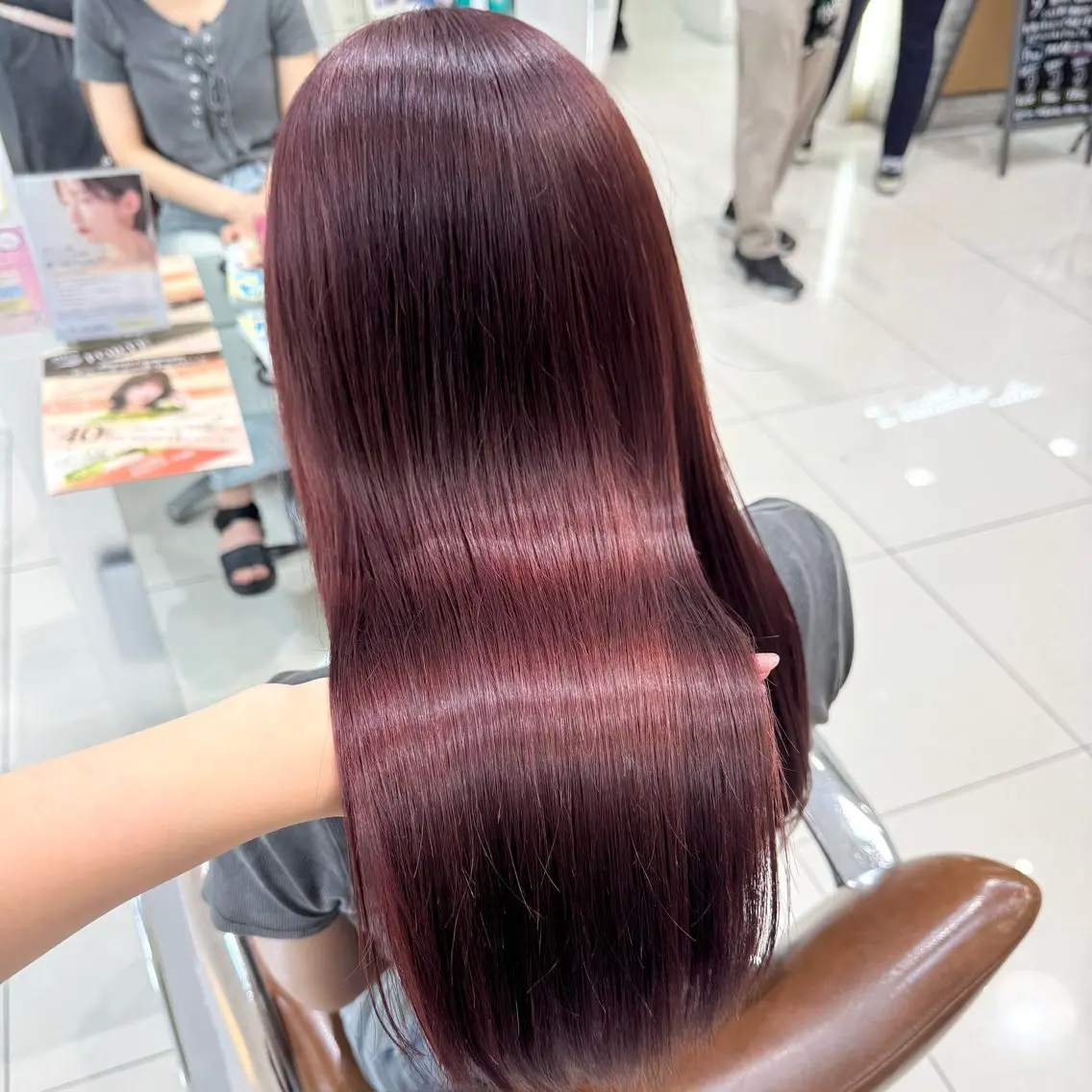 ロング カラー 岩戸優奈 盛れる 顔周り/透明感カラーのヘアスタイル