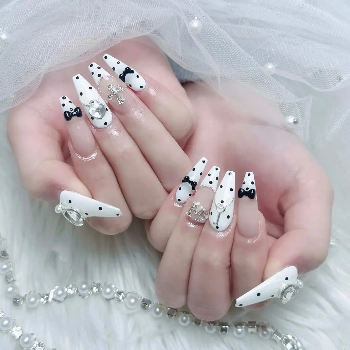 ネイル アートネイル フレンチネイル ジェルネイル ガーリー キラキラネイル ハンドネイル ハンドケア Nova Nailのネイルデザイン