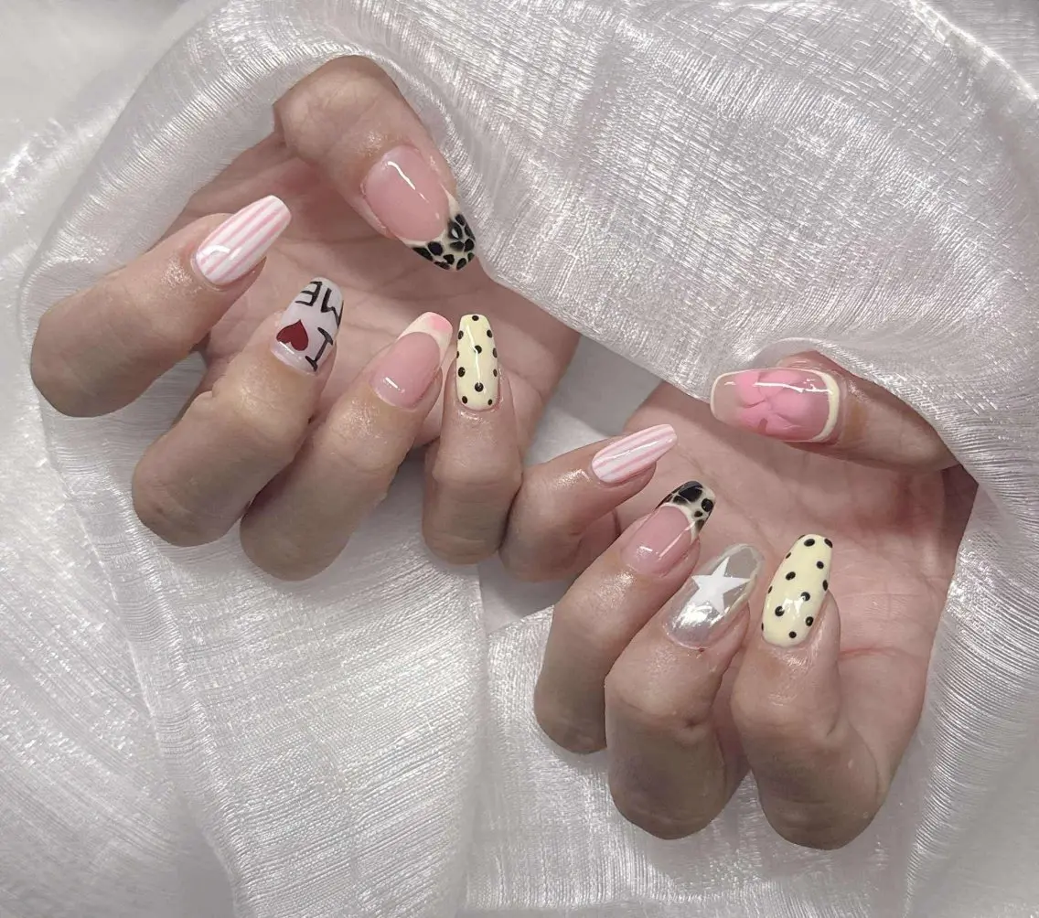 ネイル 長さ出し グラデーション 卒業式 キラキラネイル マグネットネイル ハンドネイル Lee Nailsのネイルデザイン