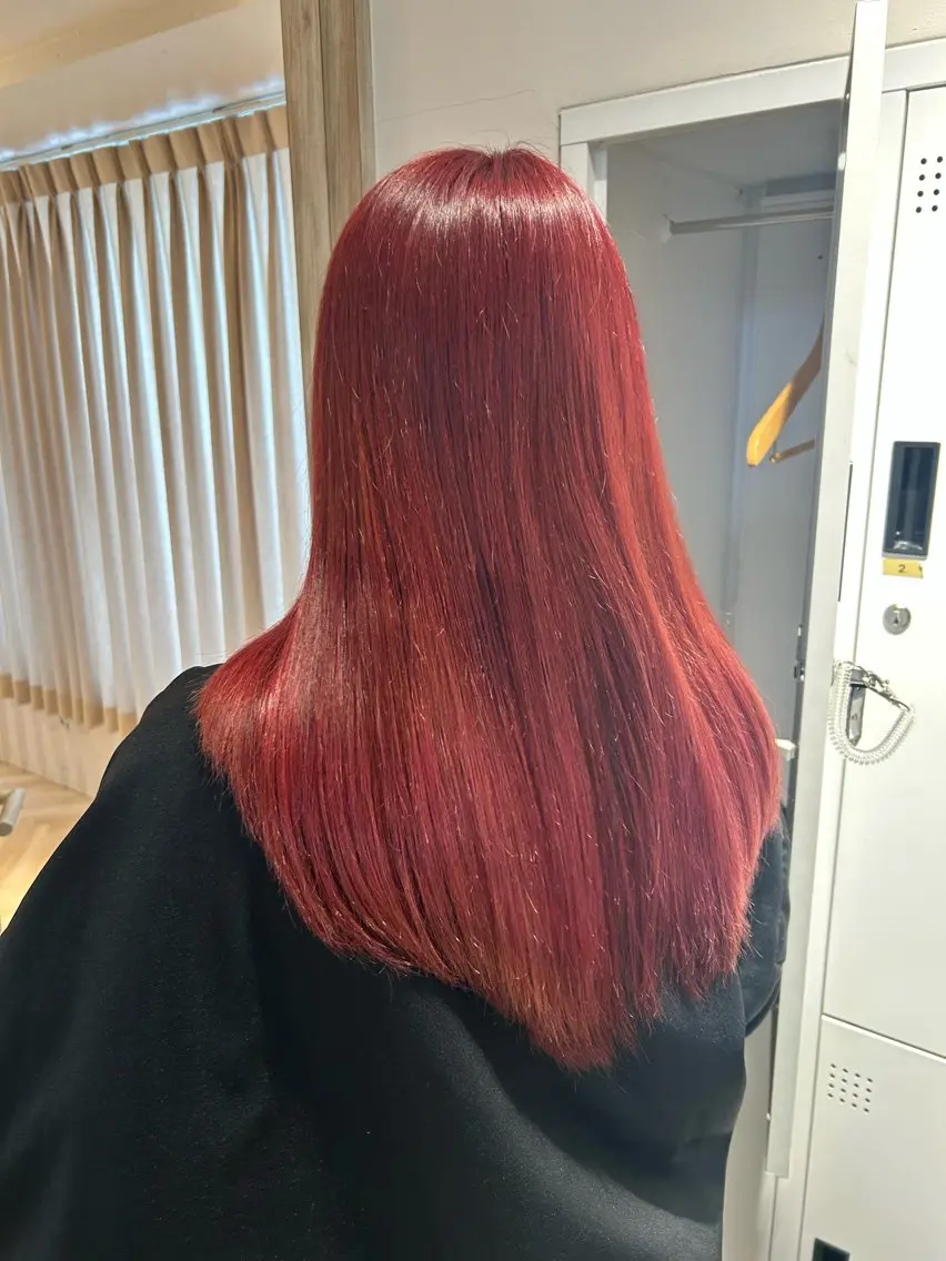 ロング カラー レッドカラー ヘアカラー ♛︎ きっか ♛︎ ヘアアレンジ🩵のヘアスタイル
