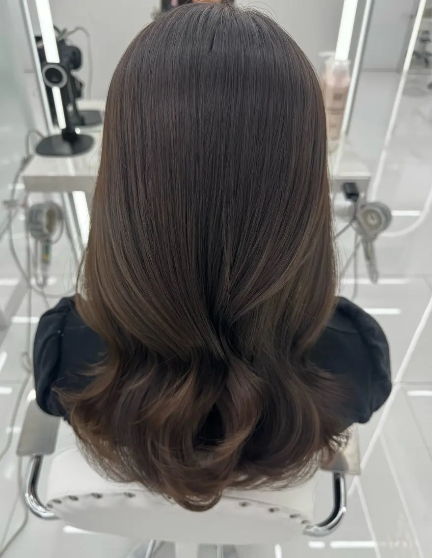 ロング ヘアカラー 韓国╱似合わせカラー 🤍𝑌𝑈𝑁𝐴のヘアスタイル
