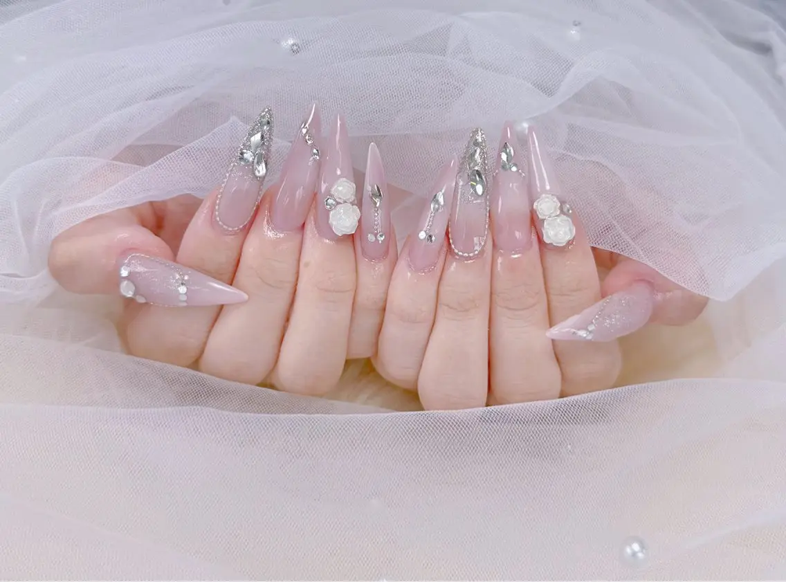 ネイル アートネイル ジェルネイル 韓国ネイル ニュアンスネイル ハンドネイル Luna Nail.Novaのネイルデザイン