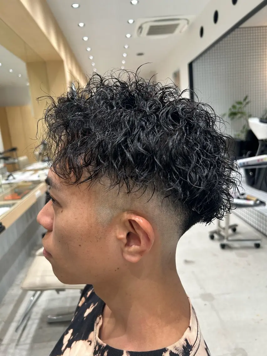 パーマ メンズ フェードカット メンズパーマ スキンフェード ツイストスパイラルパーマ スパイラルパーマ 🐲ツイスパ🐲 フェード/龍のヘアスタイル