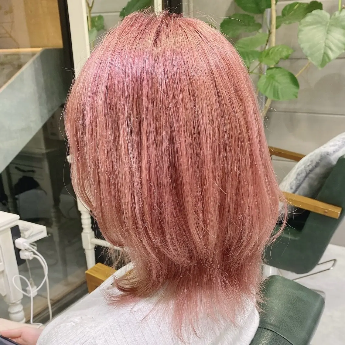 ミディアム カラー ブリーチ デザインカラー ハイトーンカラー ピンクカラー ヘアカラー トリートメント DAYS Men’sのヘアスタイル
