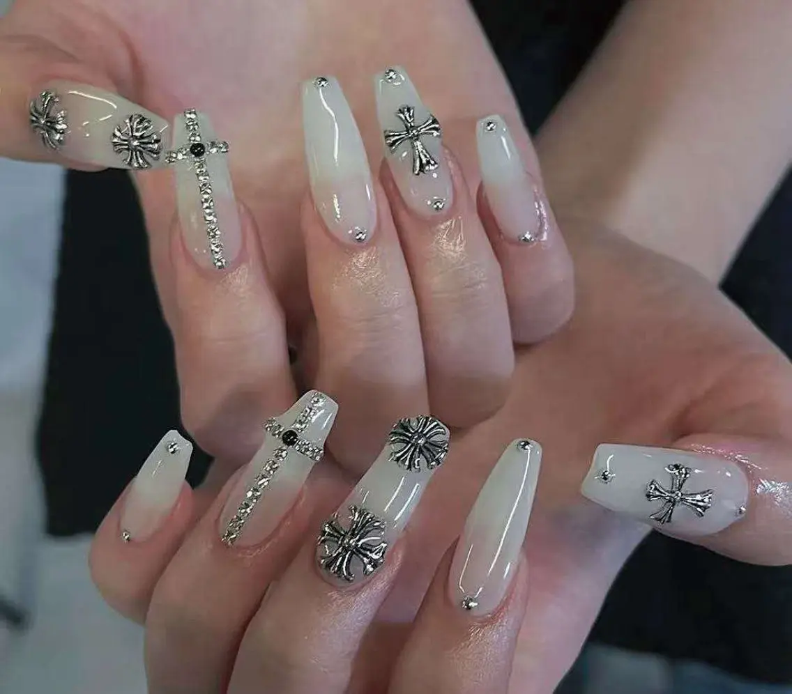 ネイル オーロラネイル フラワーネイル フットネイル フレンチネイル ジェルネイル ハンドネイル BabyYouMi nailのネイルデザイン
