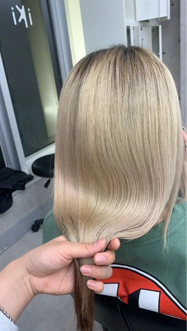 セミロング 💋色気ハイトーン 💋HARUKAのヘアスタイル