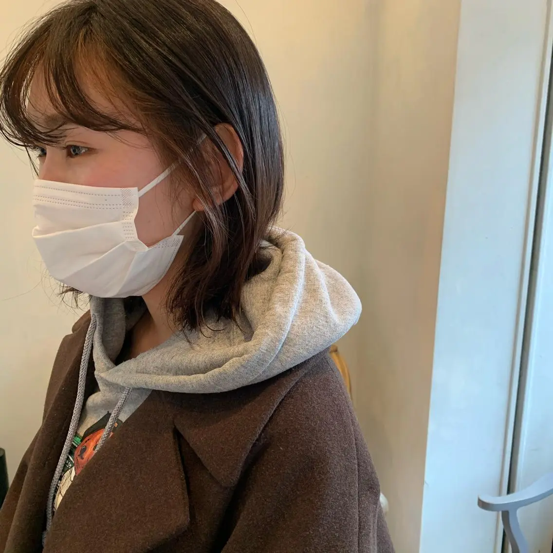 ミディアム カラー SAKINO ベージュカラーのヘアスタイル
