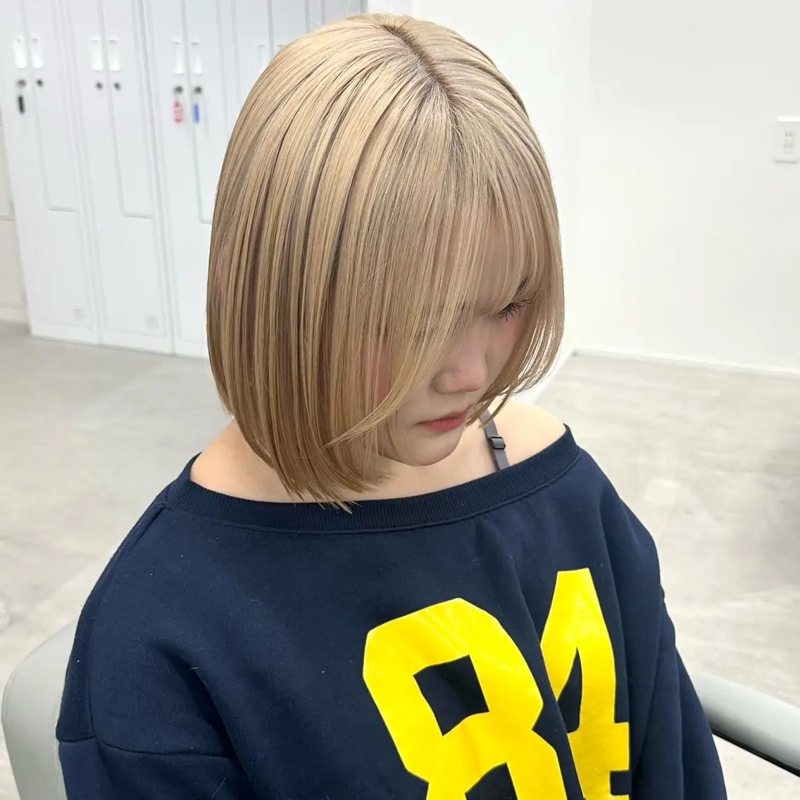 ミディアム カラー ブリーチ 抜きっぱなしブロンド ブロンド ヘアカラー トリートメント ブリーチ/ベージュ /natsumiのヘアスタイル