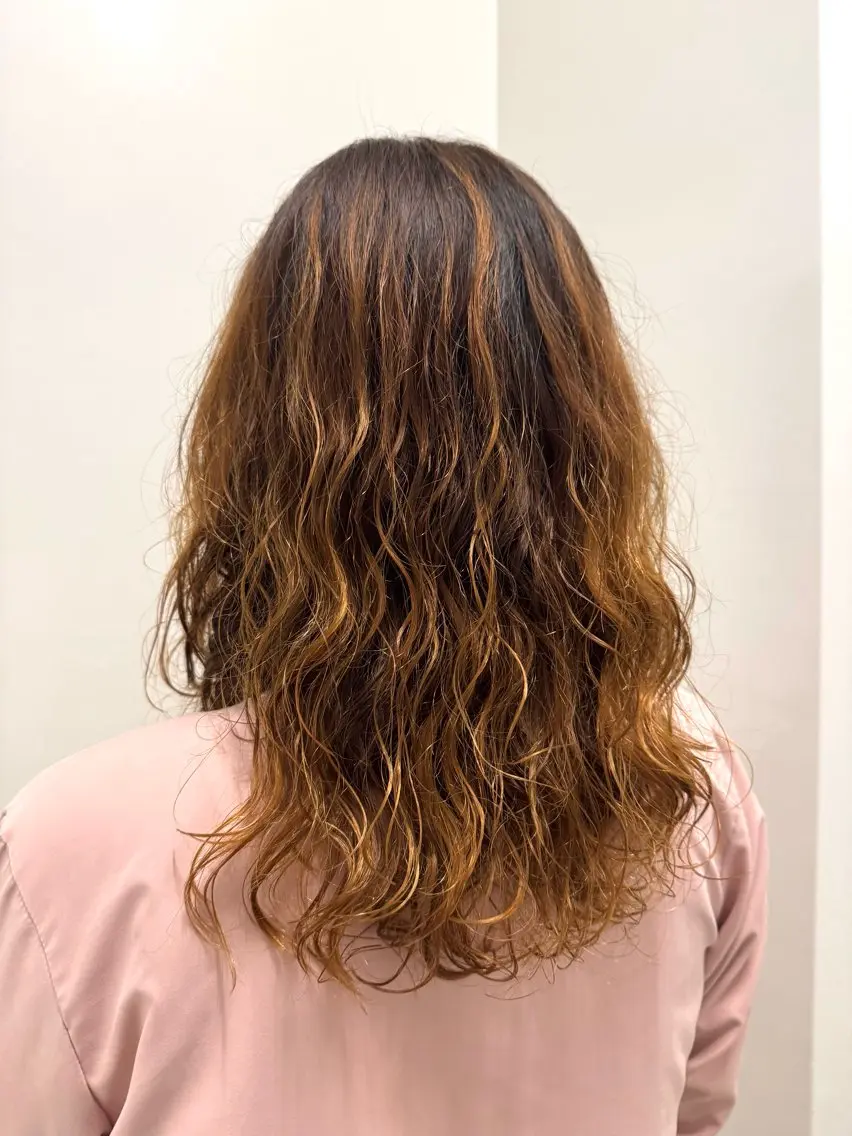 ロング パーマ 新津 七海のヘアスタイル