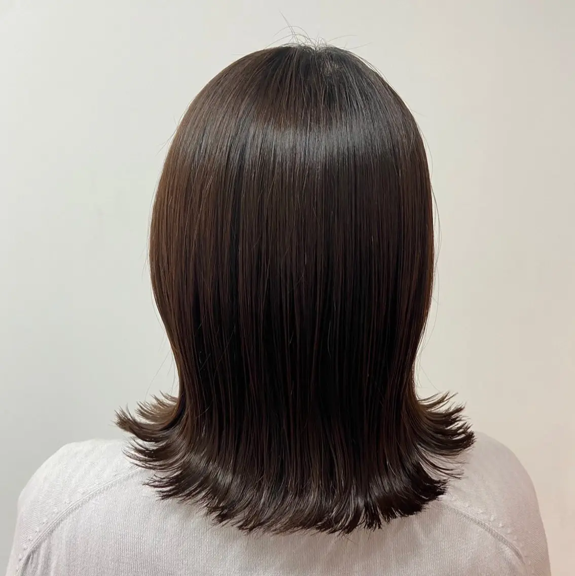 ミディアム 外ハネヘア 安岡美咲✂︎ 艶カラー/髪質改善のヘアスタイル