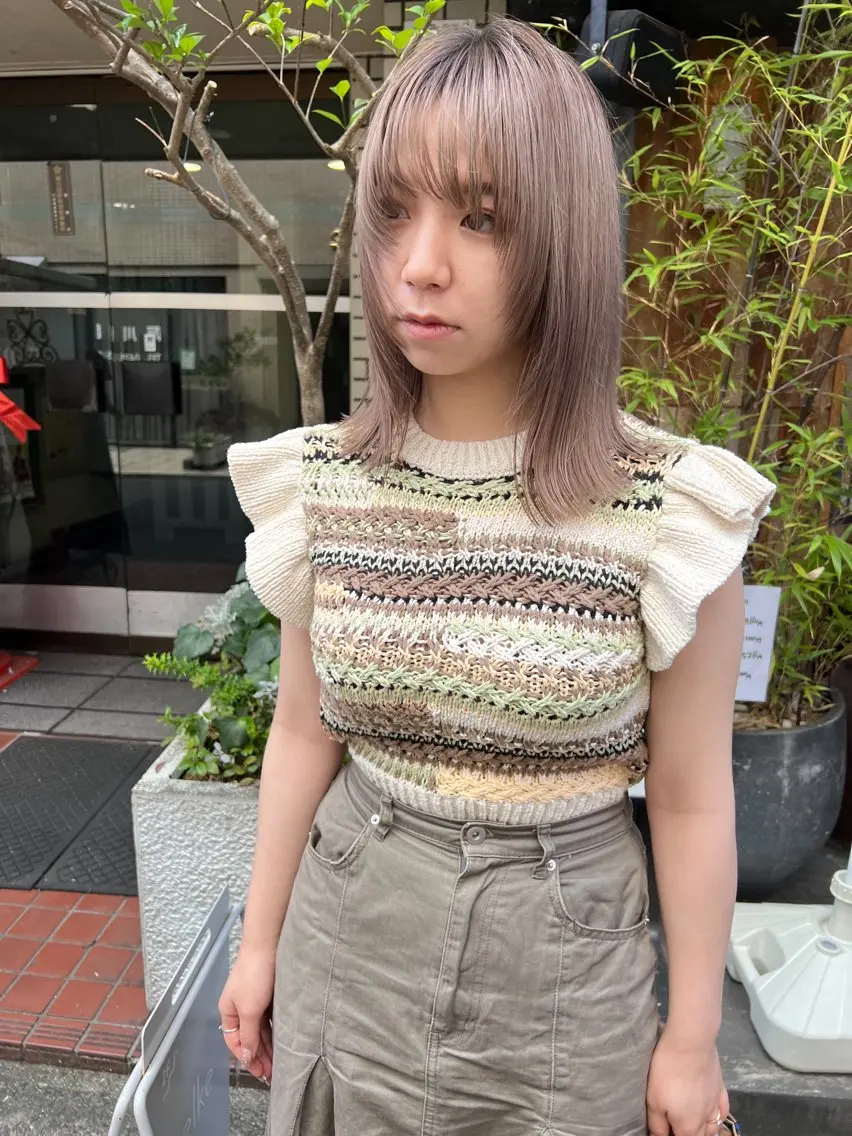 セミロング カラー 顔周りレイヤーカット ブリーチminamiのヘアスタイル