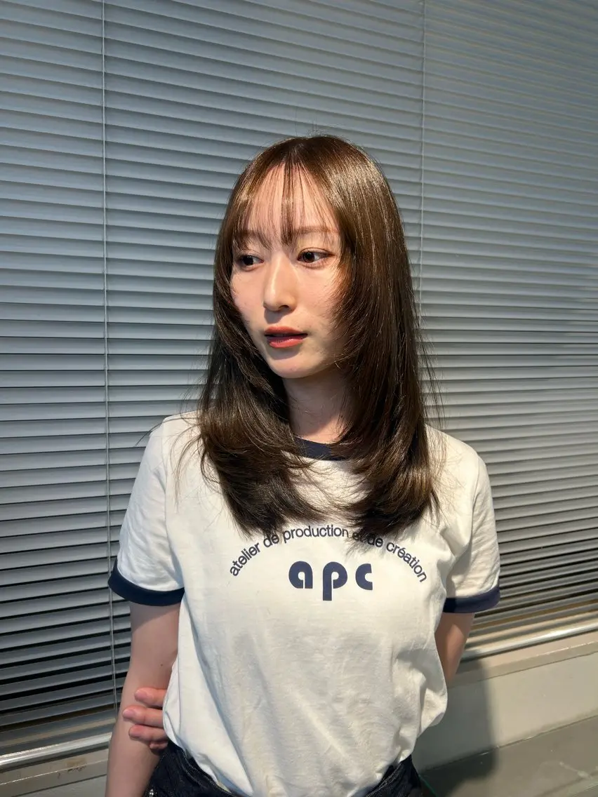 セミロング カラー ブラウンカラー オリーブブラウン レイヤーカット 浅野 桃代のヘアスタイル