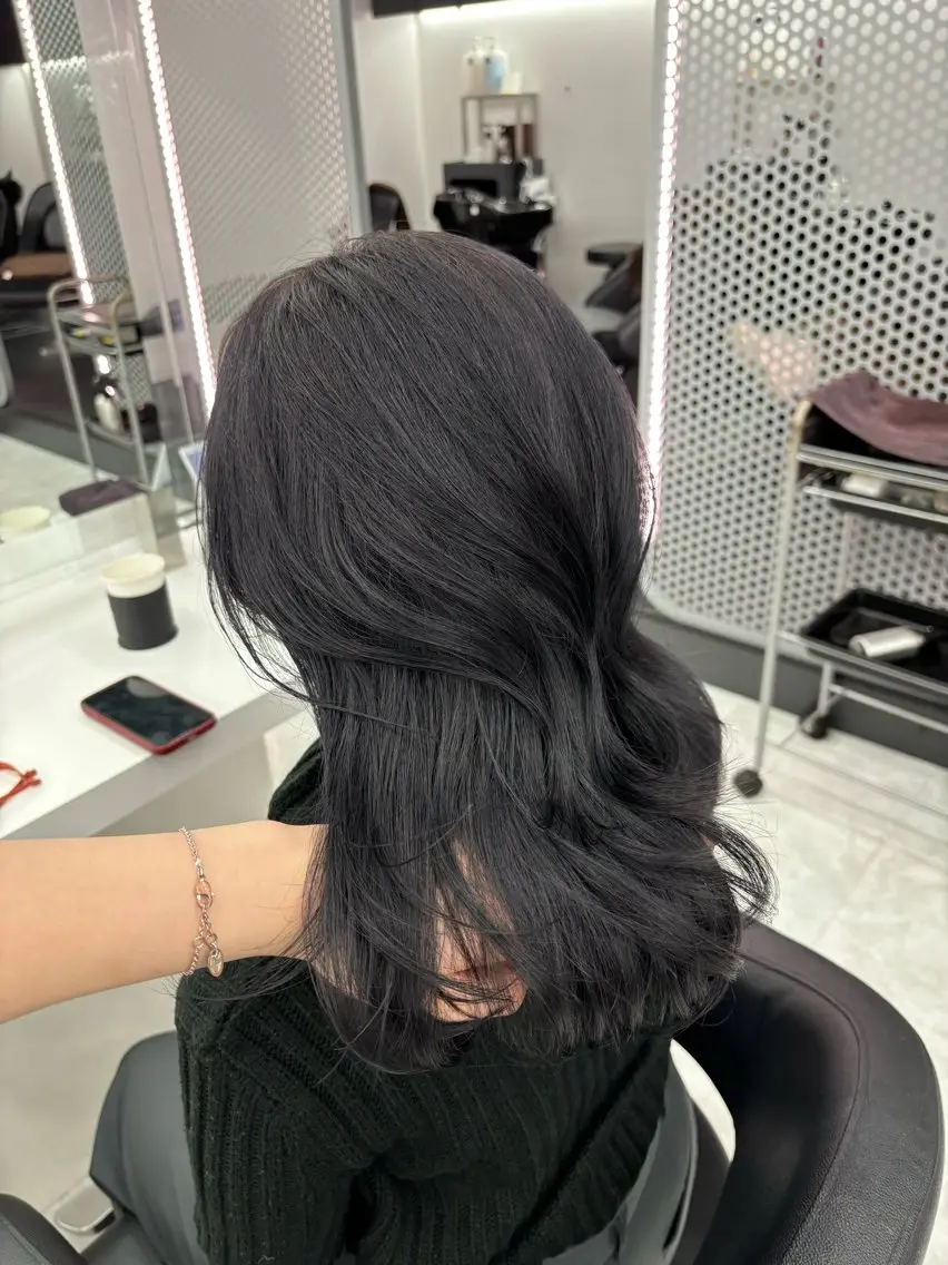 ロング カラー 抜け感レイヤー︴ ニュアンスカラーのヘアスタイル