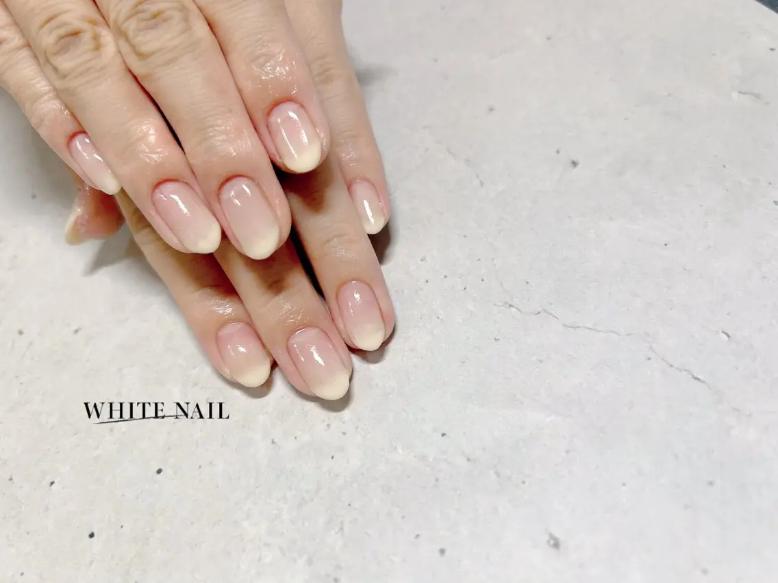 ネイル グラデーション ハンドネイル WHITE NAIL ホワイトネイルのネイルデザイン