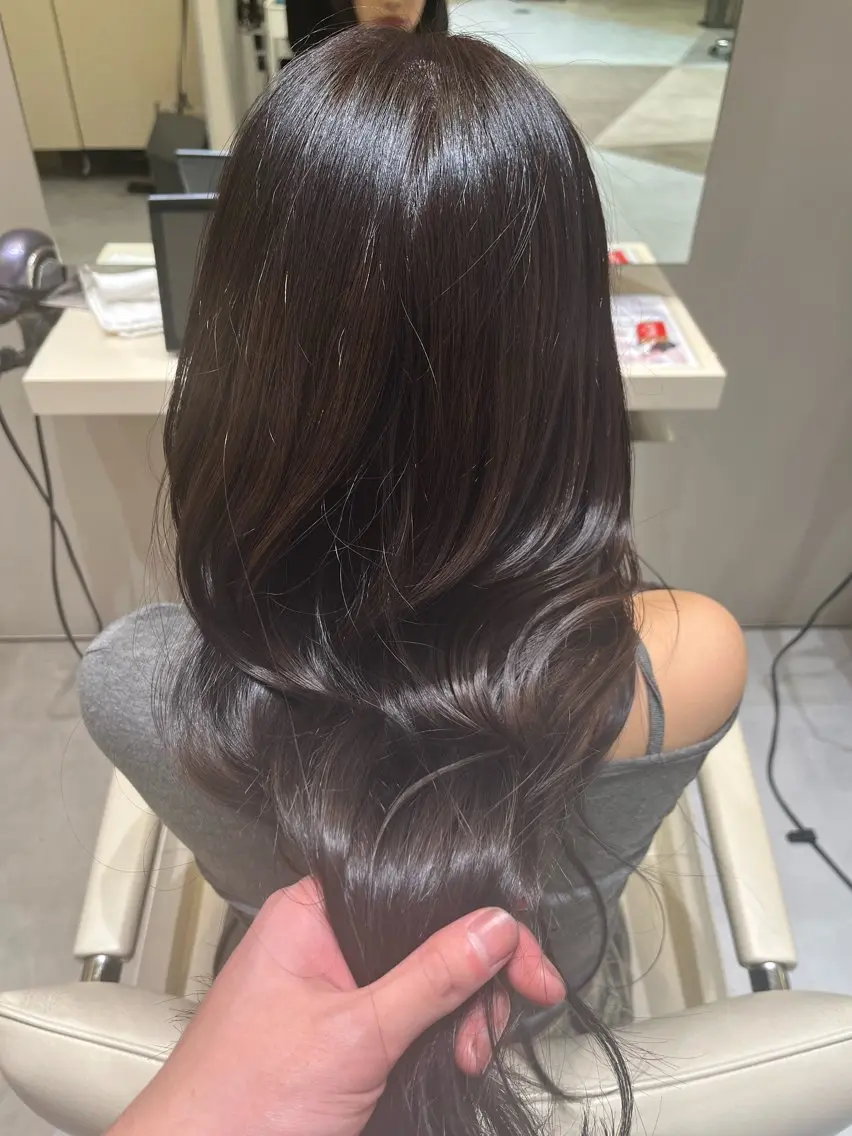 ロング k-two 関 七海のヘアスタイル
