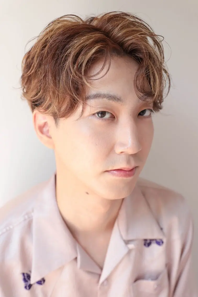 メンズ カラー メンズブリーチ センターパート ブリーチ ダブルカラー ブリーチなしカラー ヘアカラー トリートメント 韓国風メンズ/垢抜け /メイク男子/キャロのヘアスタイル