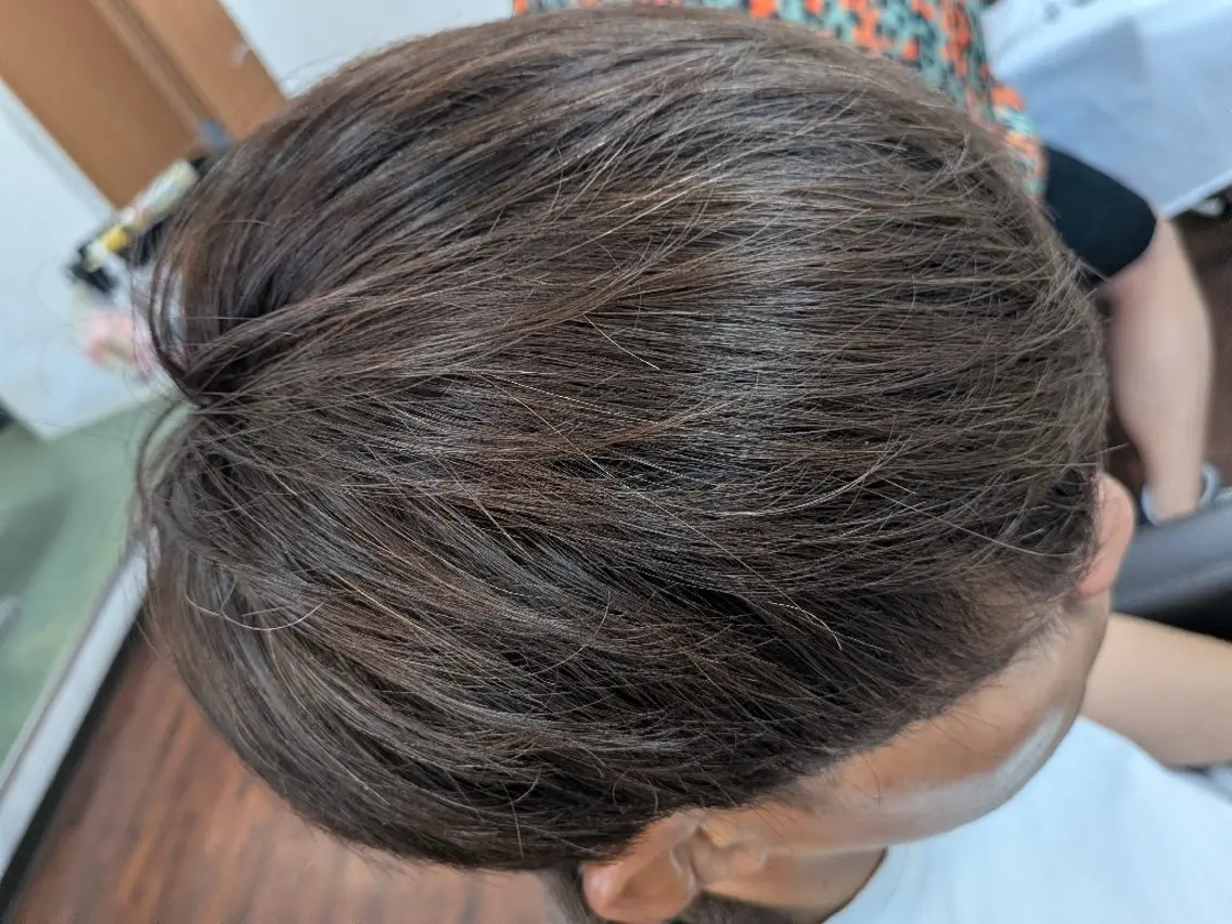 カラー メンズ 岡本 浩子のヘアスタイル