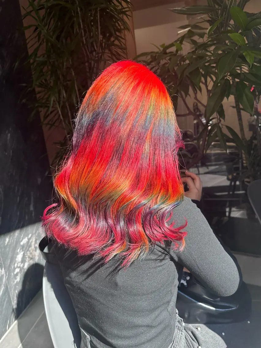 セミロング カラー デザインカラー ハイライトカラー ハイトーンカラー ユニコーンカラー ハイライト ヘアカラー トリートメント 💋ハイトーンデザイ ンヘア💋A'nyuのヘアスタイル