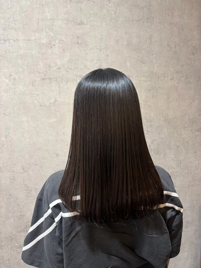 セミロング カット 艶髪/透明感カラー 下山 萌華のヘアスタイル