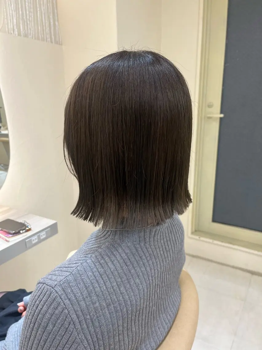 ミディアム カラー カット ヘアカラー トリートメント 切りっぱなしボブ/ 艶カラー/綾莉のヘアスタイル