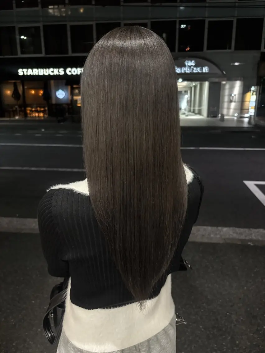 ミディアム ヘアカラー yiye shioriのヘアスタイル