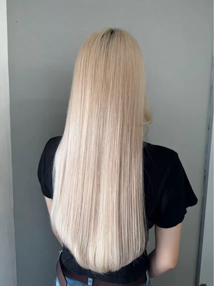 ロング ヘアカラー トリートメント 🫧ハイトーンカラー / RINA🩵のヘアスタイル