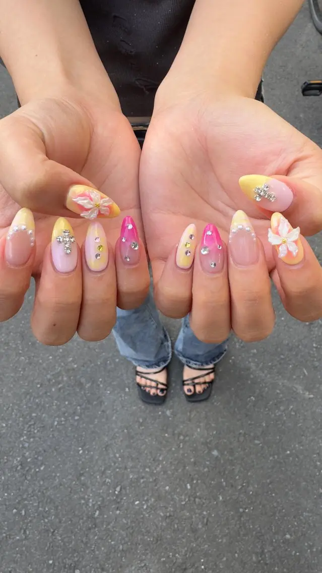 ネイル フラッシュネイル ホログラムネイル 韓国ネイル レース ラメ(グリッター) ハンドネイル MH_ Nailのネイルデザイン
