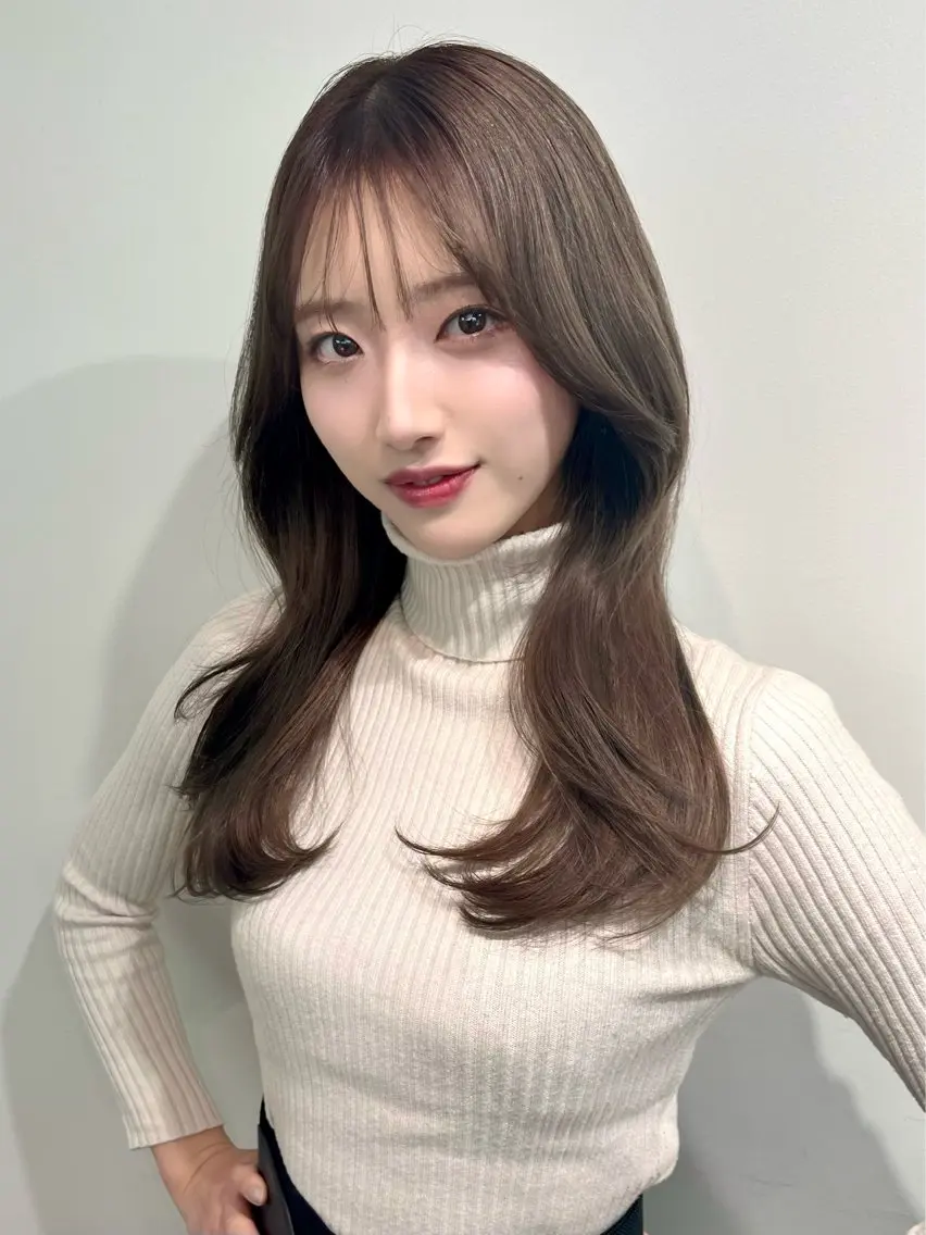 セミロング カラー グレージュ オリーブグレージュ オリーブグレー 韓国風ヘア レイヤーカット カット ヘアカラー トリートメント 韓国ハッシュカット/ 新宿/髪質改善/岡崎のヘアスタイル