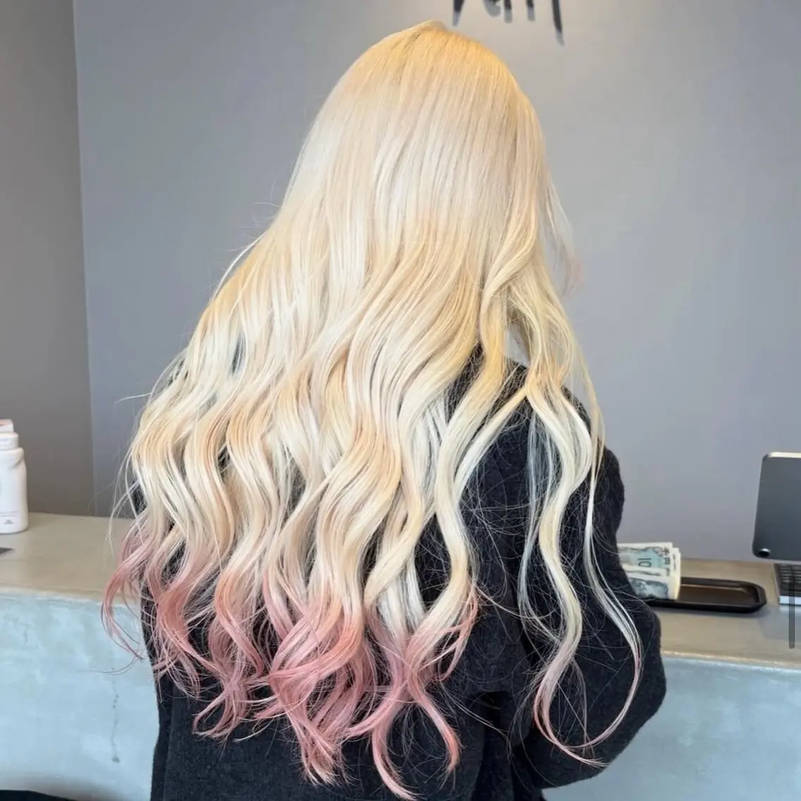ロング カラー ブロンド ハイトーンカラー ピンクカラー ホワイトピンク ホワイトブロンド ヘアカラー トリートメント REINA /nёn/女性限定のヘアスタイル